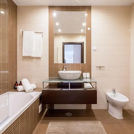 Albufeira-old Town, Luxury & Comfy 2 Bedrooms 阿尔布费拉